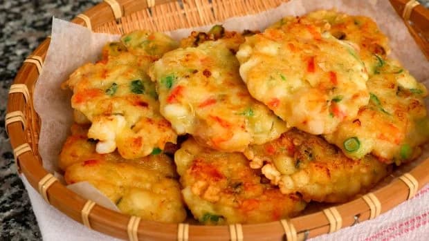 သရေစာမုန့်အဖြစ် စားသုံးနိုင်တဲ့ ပင်လယ်စာ ပန်ကိတ် ပြုလုပ်နည်း
