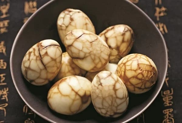 လွယ်ကူရိုးရှင်းစွာ အိမ်မှာကိုယ်တိုင်ပြုလုပ်နိုင်မယ့် လက်ဖက်ဘဲဥပေါင်းလုပ်နည်း