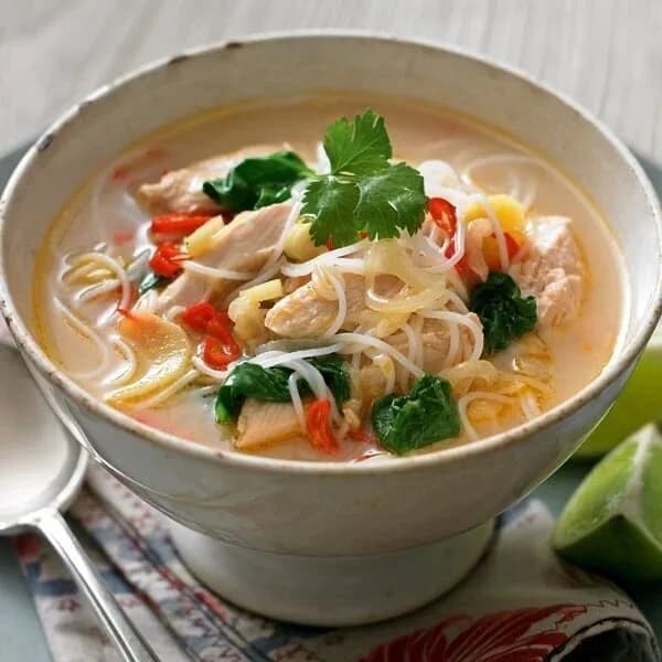 ခေါက်ဆွဲပြုတ် ကြိုက်နှစ်သက်သူများအတွက် ကြက်သား ခေါက်ဆွဲပြုတ်