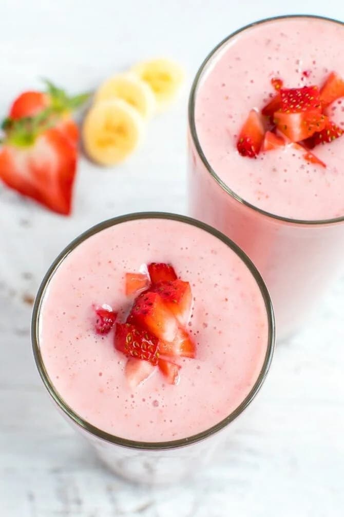 စတော်ဘယ်ရီ ငှက်ပျောသီး Smoothie ဖျော်ရည်