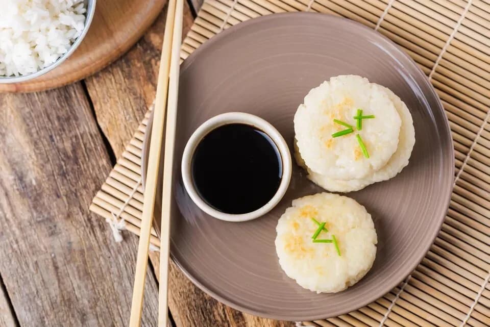 မြန်မာမုန့် ချိုး(ဂျိုး)ကြော်နဲ့ ဆင်တူတဲ့ ဂျပန် ဆန်မုန့်ကြော်