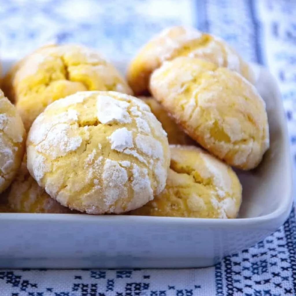 သံပုရာသီးကြိုက်တဲ့လူတွေအတွက် Lemon Crinkle Cookies