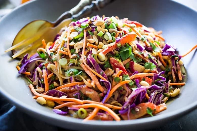 Peanut Sauce လေးနဲ့သုပ်ထားတဲ့ ထိုင်းစတိုင် ခေါက်ဆွဲသုပ်
