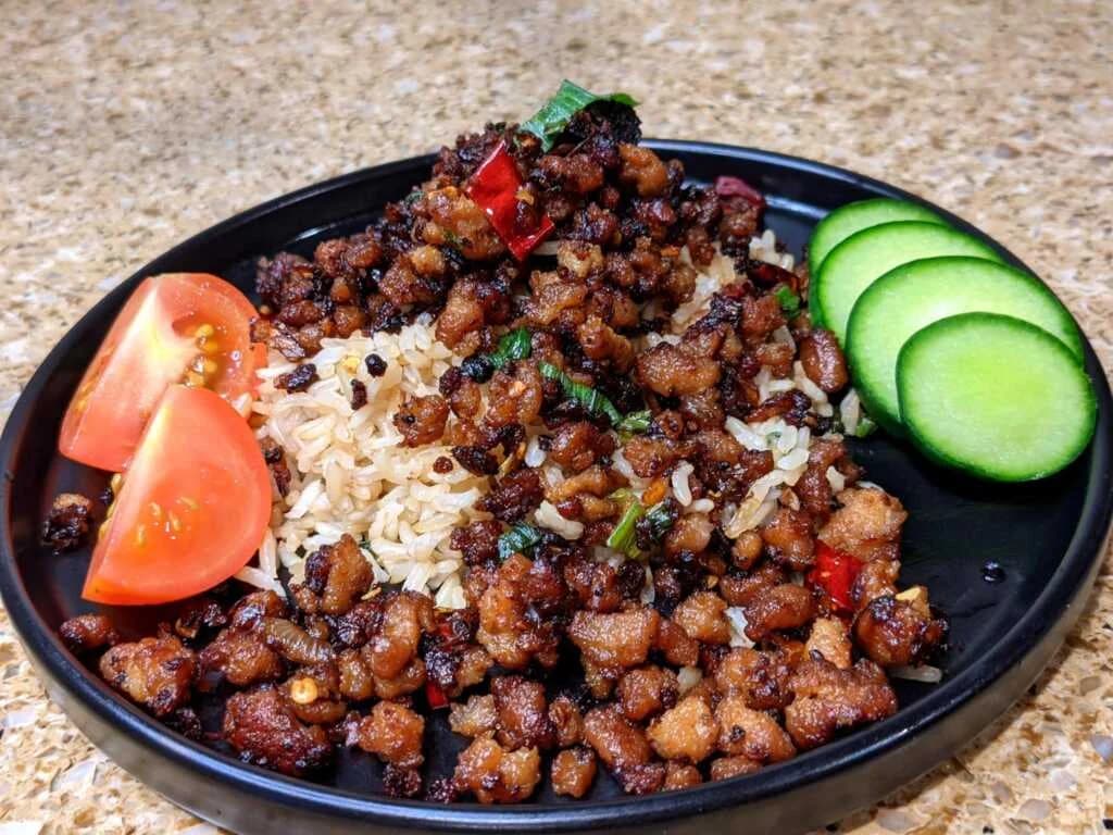 အရသာရှိပြီး ချက်ရလွယ်ကူတဲ့ ဗီယက်နမ် Caramelized Pork Bowls