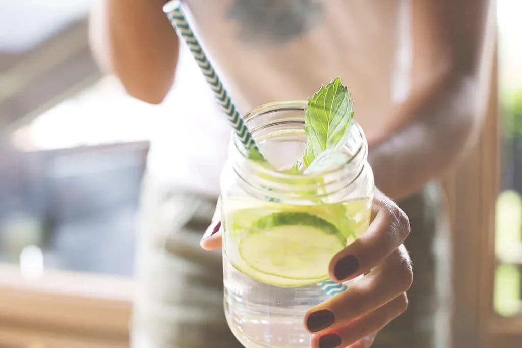 ဘာကြောင့် သခွားသီး Detox ဖျော်ရည်ကို နေ့စဉ်သောက်သင့်သလဲ